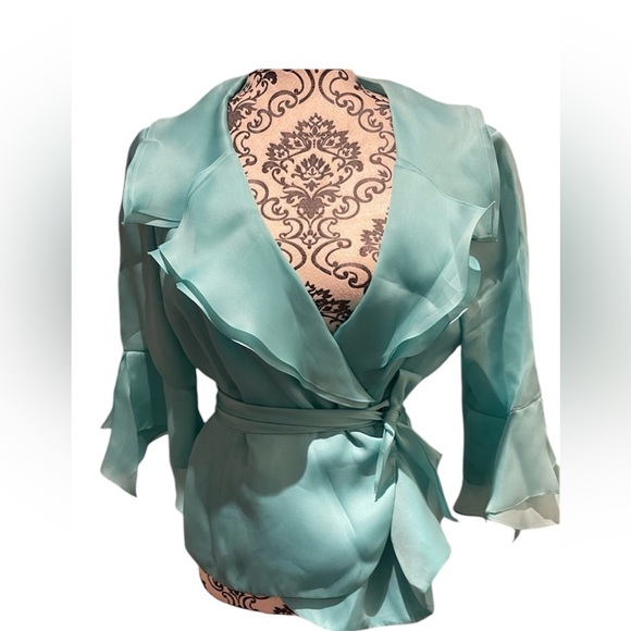 Seafoam colored silk blouse with frilly collar and sleeves. - Picture 1 of 12